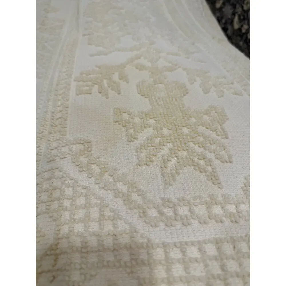 Vintage Sears Ivory Chenille Bedspread Full/Queen 100x122 Cotton Medallion